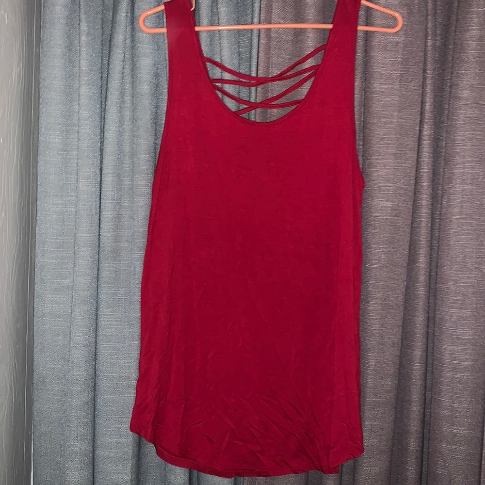 Red tank top, statement back